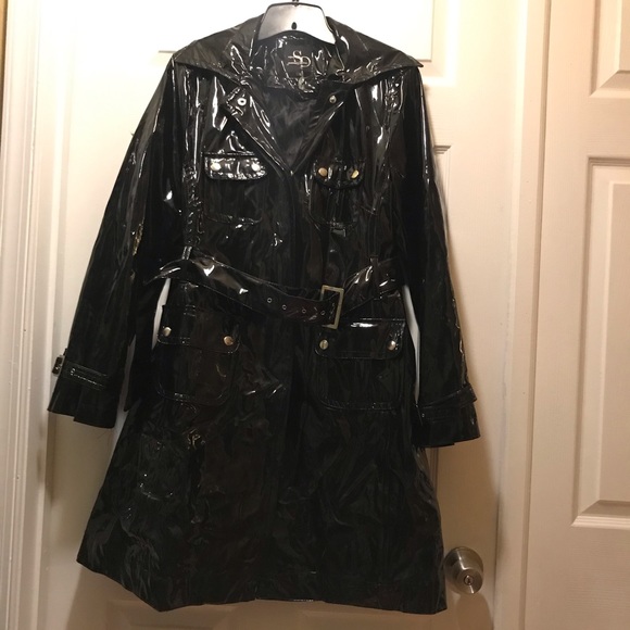 SOLD🦋 Vinyl Trench Coat in Black - Picture 4 of 4